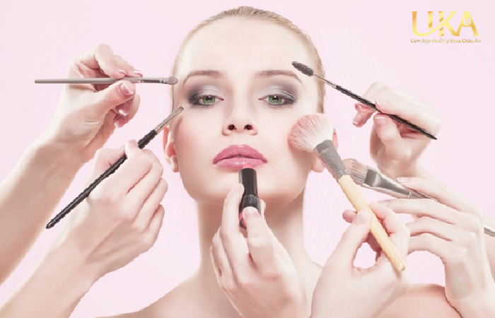 Chọn sản phẩm makeup phù hợp tránh da bị nổi mẩn đỏ